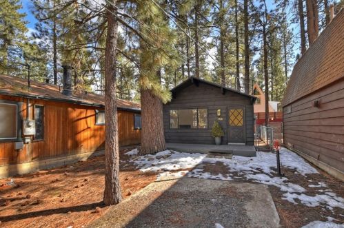 926 Barker Blvd, Big Bear City CA  92314-9568 exterior