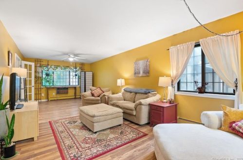 518 Swanson Cres, Milford, CT 06461-2735
