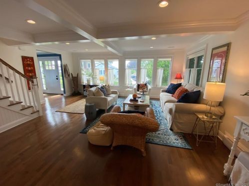 24 Middlefield St, Groton CT  06340-8826 exterior