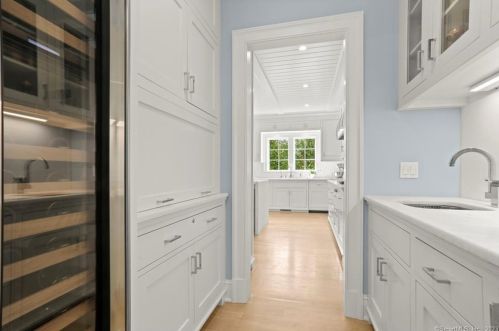 310 South Ave, New Canaan CT  06840-5820 exterior