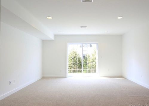 523 Copper Square Dr, Bethel, CT 06801