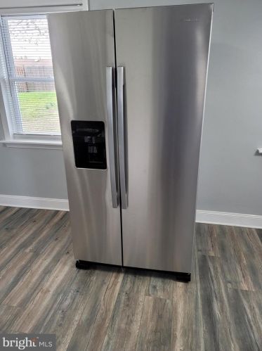 52 Memorial Dr, New Castle DE  19720-1334 exterior