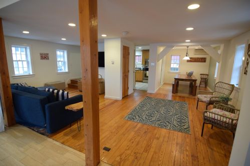 61 Central St, Sunapee, NH 03782-2709