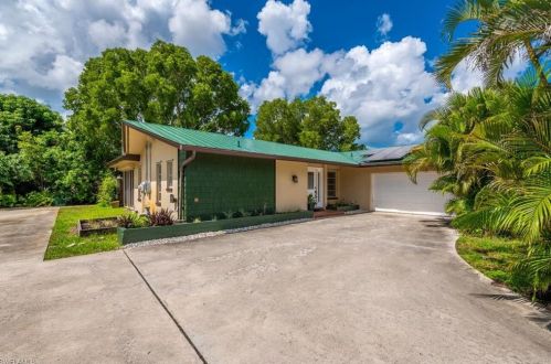 4920 Molokai Dr, Naples, FL 34112-3720