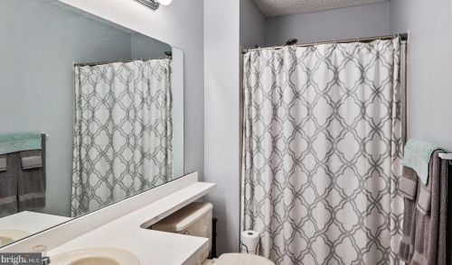 16 Willow Ct, Trenton NJ  08619-4626 exterior