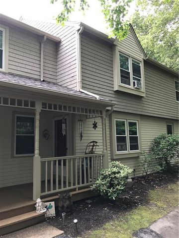 45 Niblick Cir, Coventry, RI 02816-5786