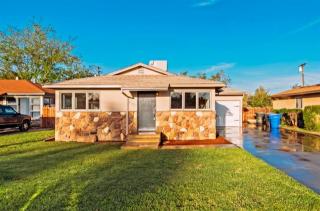 1121 Rodgers Rd, Hanford, CA 93230-2739