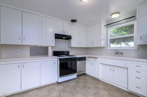 723 Robert Ave, Oxnard, CA 93030-4232