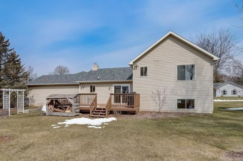 1100 Lee St, Lake Mills WI  53551-1938 exterior