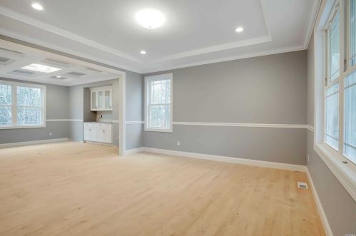 9 Audrey St, Miller Place, NY 11764-2104