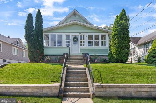 16 Lawrence Ave, Barrington, NJ 08007-1056