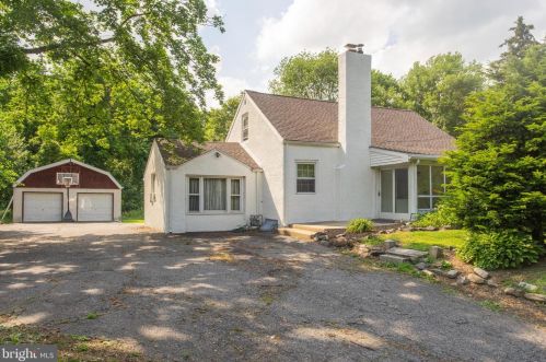 614 Meetinghouse Rd, Boothwyn, PA 19061-3502