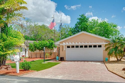 3466 Whitman Dr, Lakeland, FL 33803-4244