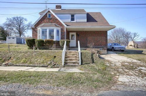 8 Helen St, West Enola, PA 17025-3022