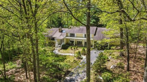 25 Parting Brook Rd, New Canaan, CT 06840-2828