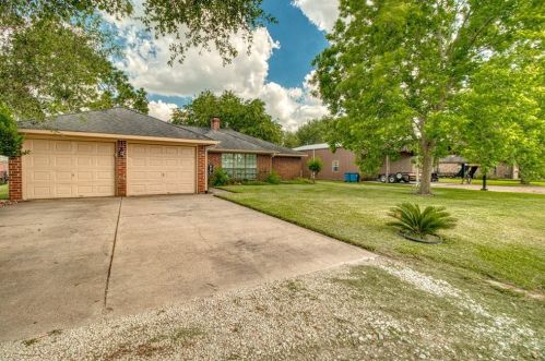 3707 Margaret St, Needville, TX 77461-8352