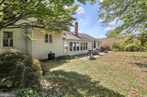 126 Cedar St, Carlisle PA  17013-2201 exterior