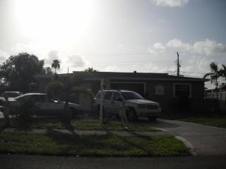 251 66 Ter, Hollywood FL  33023-3868 exterior