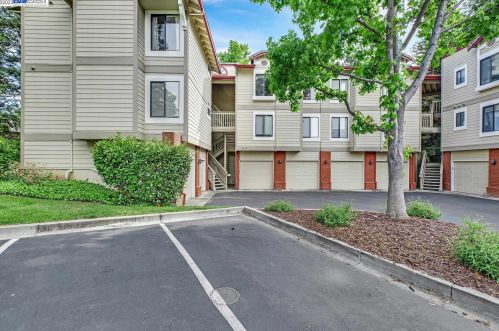 3308 Smoketree Commons Dr, Pleasanton CA  94566-7959 exterior