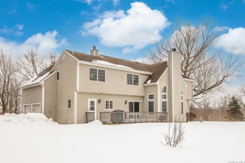 18 Windsor Rd, Yorktown Hgts, NY 10598-6302
