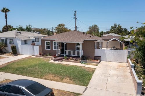 5033 Gundry Ave, Long Beach, CA 90807-1121