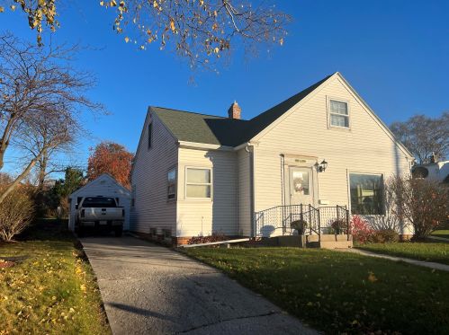 1013 11th St, Manitowoc, WI 54220-2803