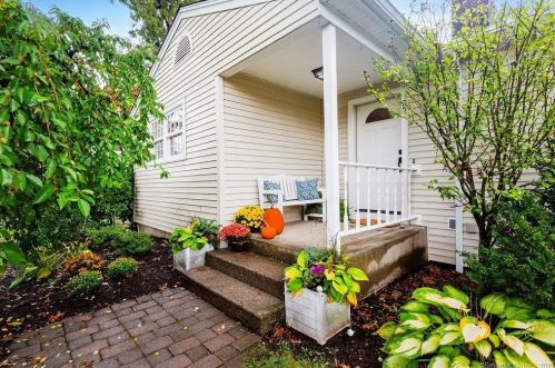 25 Redwood Dr, Bethel, CT 06801-3033