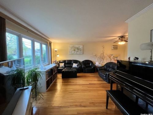 147 Eastwood Ave, Deer Park, NY 11729-2803