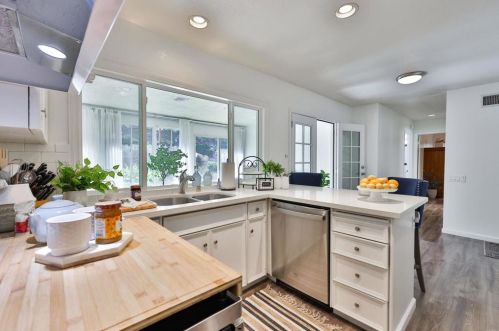 16670 Bernardo Oaks Dr, San Diego CA  92128-2837 exterior