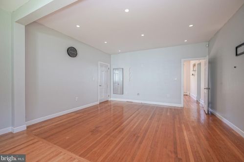 404 Maple Ave, Camden NJ  08109-2021 exterior