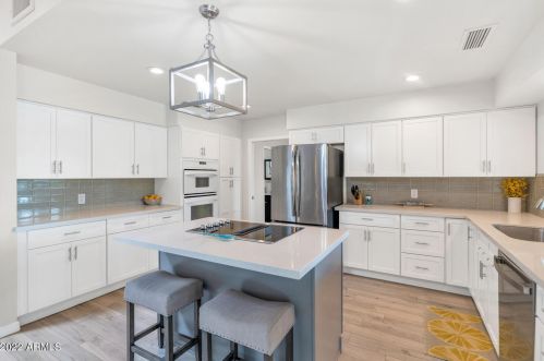 2827 Evans Dr, Phoenix AZ  85032-5030 exterior
