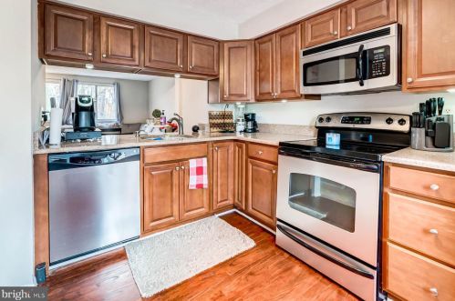 8629 Kenosha Ct, Lorton VA  22079-3045 exterior