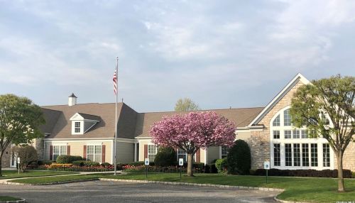 4 Philips Ct, Mount Sinai NY  11766-3418 exterior