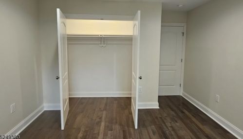 18 Old Stirling Rd, Warren NJ  07059-5810 exterior