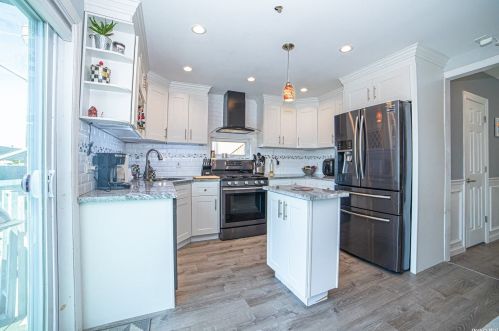 695 9th St, North Lindenhurst NY  11757-5543 exterior