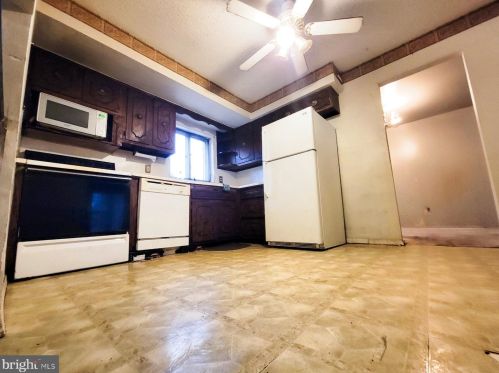 18 Manorhouse Dr, Trenton NJ  08638-1728 exterior