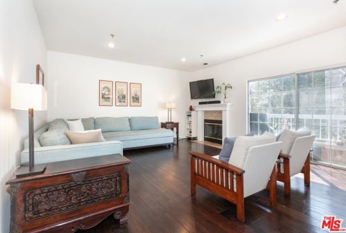 10925 Blix St, North Hollywood, CA 91602-3816