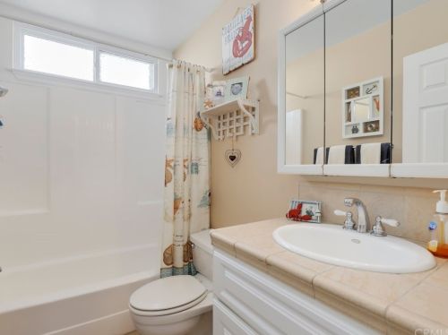 6569 Pinion St, Calabasas CA  91377-1212 exterior