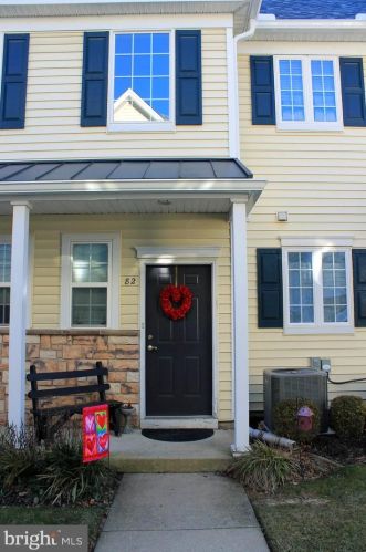 82 Pelican Pl, West Deptford, NJ 08086-2242