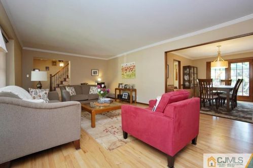 18 Hamilton Dr, East Brunswick NJ  08816-2709 exterior