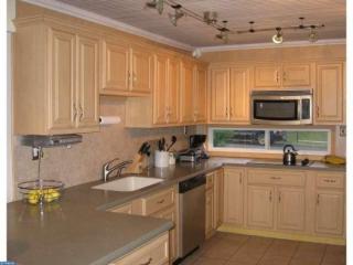 40 Valley Rd, Levittown, PA 19057-4202