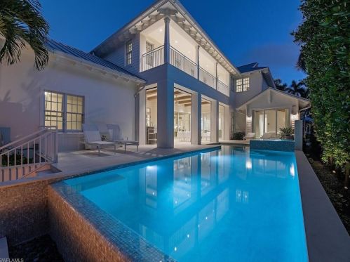 141 9th Ave, Naples, FL 34102-6845