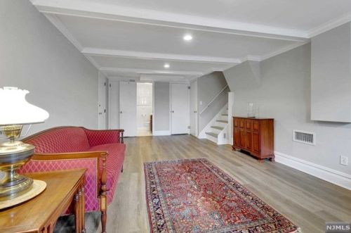 243 Burnside Pl, Ridgewood NJ  07450-1701 exterior