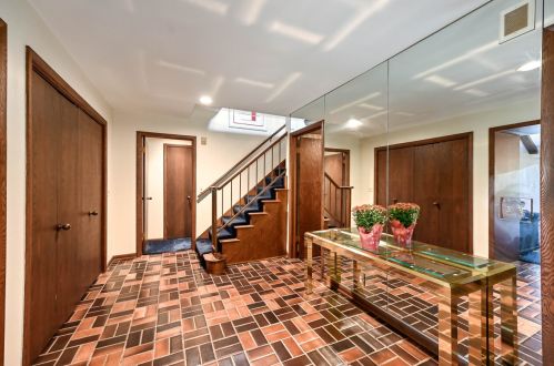 841 Autumn Path Ln, Milwaukee, WI 53217-1605
