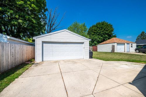 6400 37 Ave, Kenosha WI 53142-3335 exterior