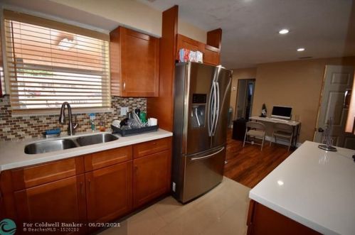 6280 18th St, Hollywood, FL 33023-2105