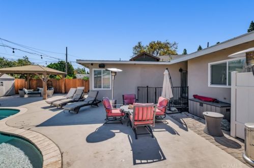 216 Russell Ave, Fullerton CA  92833-2437 exterior