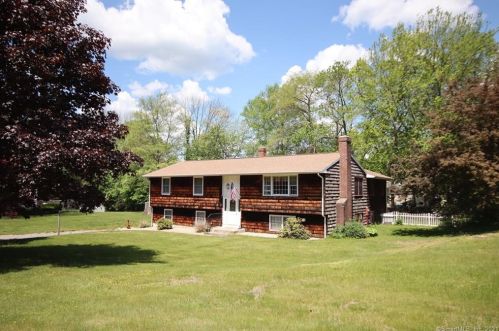 32 Greentree Dr, Waterford, CT 06385-4117