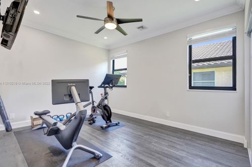 3821 185th Ave, Hollywood FL  33029-2712 exterior