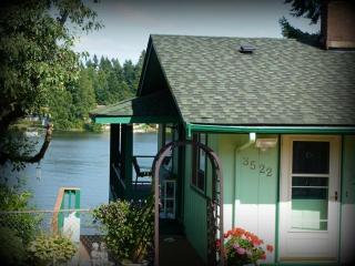 3522 Long Lake Dr, Olympia, WA 98503-4052